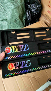 Dudukan Plat Nomor List Karbon Plus Stiker Hologram Yamaha 10x3cm Universal Semua Motor