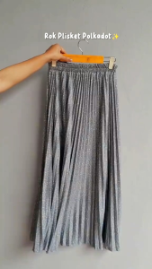 Rok Plisket Motif Bintik: Rok Wanita Nyaman & Unik