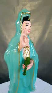 Tượng Quan Âm Bồ Tát đứng cao 38cm.