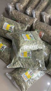 Caffe Bunny Timothy Hay หญ้ากระต่าย หญ้าทิมโมธี พรีเมียม(สับ)ก้านสั้น อาหารสำหรับสัตว์เลี้ยงและสัตว์ฟันแทะ ขนาด1kg