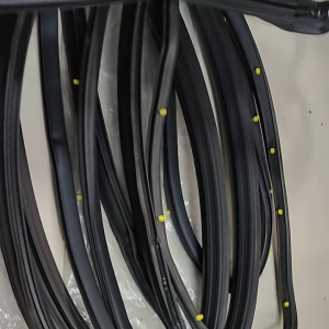 ยางขอบประตู สำหรับเส้นรอบบานประตู รถตู้หัวจรวด พิเศษ Toyota LH 112 ปี 1998-2005 ตรงรุ่น คุณภาพสูงสุด สำหรับการซื้อพร้อมส่งค่ะ