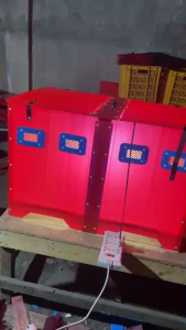 Red&blue Brooder Cage Folding Chick Capacity 50pcs with Blue Vent Windows and Power Strip