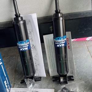 KYB โช้คอัพหน้า โตโยต้า ไฮลักซ์ RN10-25 ปี1968-78 จำนวน 1 คู่ ซ้าย-ขวา