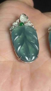 Certificate] A Grade Jadeite Natural Jade Leave Pendant-Silver [证书]A货翡翠天然玉叶吊坠-纯银 (3170906-10)