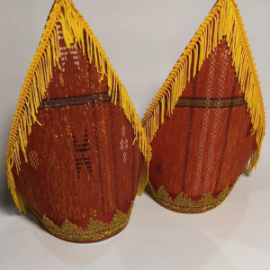 Topi sadum aksesoris kepala adat batak toba