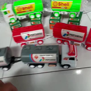 Mainan Anak Mobil Truck Tangki Gandeng Pertamina Muatan Minyak
