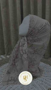 HIJAB SEGI EMPAT VOAL MOTIF FOLURES 110x110 LASERCUT VOAL MOTIF