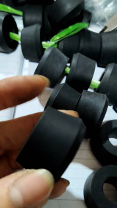 Cao su giảm sóc 3 t5 cao su thụt sau Hyundai 3t5hd65hd72hd78hd79...côn