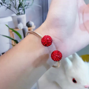 Gelang Titanium Pentol 2 Cantik: Desain Elegan & Cocok Sehari-hari