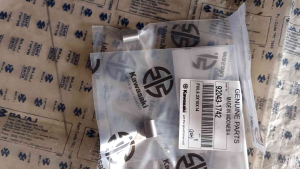 PIN BOSH BLOK NINJA 150R RR BOSHING BLOK KLX 150 BOSH BLOCK CRANKCASE PIN BOSHING BLOCK 8.2x10x14 92042-1742