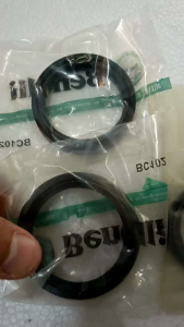 ซีลน้ำมันซีลกันฝุ่นโช๊คหน้าbenelli Bn600 TRK502-502X Leoncino500