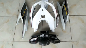 COVER BODY HALUS VARIO TECNO 110 KARBUBerikut adalah artikel tentang cover body halus Vario Tecno 110 karbu baru, termasuk keunggulan, cara memilih, pemasangan, perawatan, serta kelebihan dan kekurangannya.