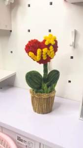 Chậu hoa trái tim Việt Nam làm thủ công từ kẽm nhung