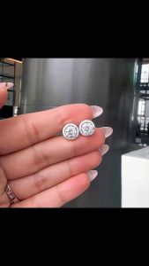 Reraya ต่างหู 1 กะรัต เงินแท้ 92.5% ชุบทองคำขาว14k ฝังเพชร Moissanite (โมอีส) พร้อมใบเซอร์GRA-B5467