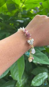 สร้อยข้อมือ ดอกรัก หินสี หินแท้ พร้อมมูก เบบี้บารออค ของขวัญ ของฝาก แบบไทย