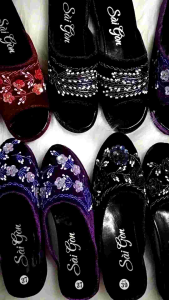 Dép hài nhung kết hạt Kim Sa cho bà và mẹ