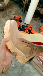 SEPATU SAFETY DELTA  BOOTS PRIA AGLS CREAM UJUNG BESI SOL KARET