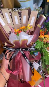 Buket Kerangka Uang & Snack Buket Bunga: Kartu Ucapan Gratis