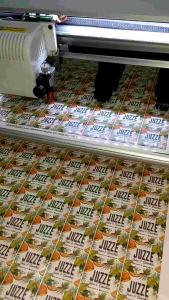 Cetak Stiker Label Bahan Chromo & Bontax Termurah