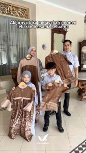 DIRAYA COUPLE SET SARIMBITAN KELUARGA SILK MOTIF PREMIUM BY VENTE