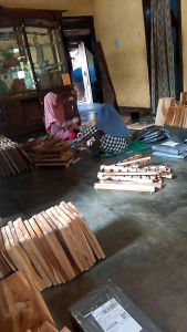 Didingklik jojongkok bahan kayu jati