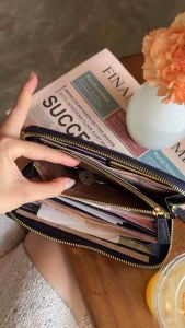 ใหม่ DOLLAR ซิปรอบใบยาว ปรับโฉม ซิปรูดลื่น เปิดอ้าได้ ช่อง เยอะ ทรงคลาสสิค คลิปวิด สำหรับคนที่ต้องมี