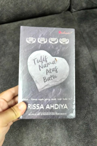 Tulis Nama Atas Batu - Rissa Ahdiya (NEW OLD STOCK)