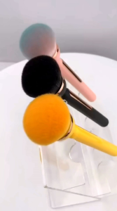 Chổi phủi bụi nail  cán dài lông mềm và mịn phủi cực sạch