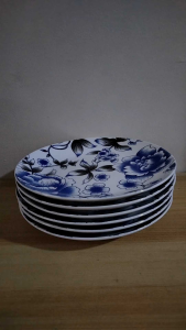 Floral Blues Ceramic Plate Set: The Perfect Addition to Your Table