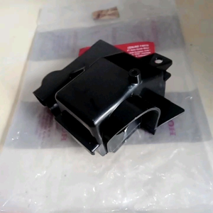 Cover Seat Lock Dudukan Kunci Jok Belakang Beat F1 Original Honda