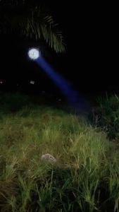 Đèn pin cầm tay Ray Bow 1132 siêu sáng zom xa gần coing suất 25w có sạc ngược lại cho điện thoại