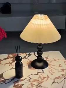 D068 Đèn bàn phong cách Bắc Âu ins retro phòng ngủ  trang trí lưới xếp li đèn trang trí đèn decor