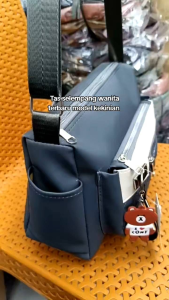 Kaka Tas Selempang Wanita Motif Kombinasi Elegan Fashion Warna Pink dengan Desain Unik