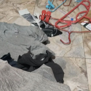 เสื้อยืด เสื้อมือสอง เลือกไซร์ได้ แต่สุ่มสีสุ่มลายส่งให้ คัดสภาพเสื้อให้ทุกตัว