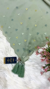 Hijab Segiempat R139 Paris Motif Aaliyah: Pilihan Ideal untuk Acara Formal