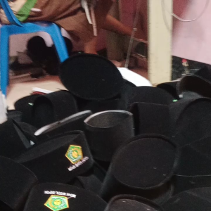 PECI TINGGI 1011 SONGKOK PRESIDEN KOPYAH POLOS AC DENGAN BERBAGAI MACAM WARNA DAN VARIASI AGAR ANDA PUAS UNTUK MEMILIH DENGAN BAHAN BLUSDRU BULU DALAMAN SALUR DAN MIKA HITAM BIKIN PECI TAMPIL ELEGAN COCOK UNTUK ANAK DAN DEWASA UNTUK ACARA IBADAH JADI OK