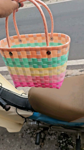 กระเป๋าส่นพลาสติก รุ่นตอกหมุดจิ๋ว ร้านคละสีให้