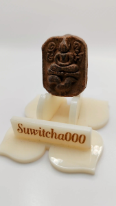 C019 พระหลวงพ่อปาน 2.0x2.8cm หางพวง ขี่ไก่ วัดบางนมโค จ.พระนครศรีอยุธยา