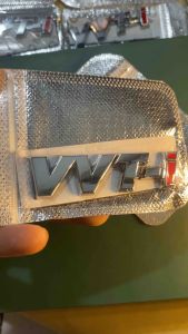 logo chữ VVTI bằng kim loại dành cho xe toyota VIOS CAMRY INNOVA COROLLA ALTIS YARIS DÁN THÂN XE