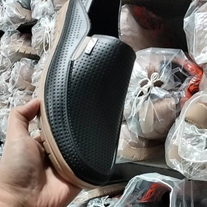 4tt 596 sepatu karet warna HTM.tan.coklt tua