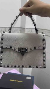 Túi xách quảng châu cao cấp giá rẻ màu ghi phối đinh cá tính túi xách quảng châu giá rẻ xinh sang xịn mịn sang trọng