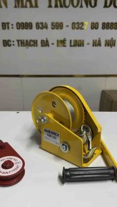 Tời quay tay nhập khẩu tự hãm tải 1200 lbs( 540kg ) ròng rọc 300kg móc và dây cáp 8m