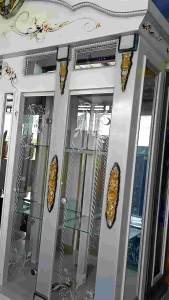 Lemari pajangan wos Kristal 4 pintu khusus jabodetabek