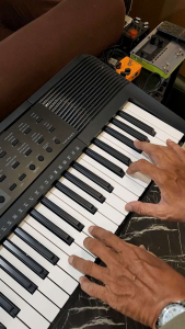 Brandnew Yamaha PSR383 PSR283 electronic keyboard with 61 keys LCD display and control buttons.
