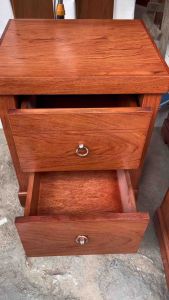 Tủ đầu giường gỗ tự nhiên-táp đầu giường gỗ Hương đá 2 ngăn kéo