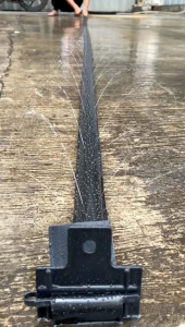 Selang Drip Irigasi Winglet Kabahose Mark II: Pemilihan & Penggunaan\\n\\n Apa itu Selang Drip Irigasi?\\n\\nSelang drip irigasi adalah sistem irigasi yang dirancang untuk menghemat air dengan menyediakan air langsung ke akar tanaman. Sistem ini sangat efisien karena mengurangi kerugian air akibat penyiraman secara konvensional, yang seringkali menyebabkan air terserap oleh tanah atau hilang melalui proses evapora.\\n\\n Fungsi dan Manfaat Selang Drip Irigasi\\n\\nFungsi utama dari selang drip irigasi adalah menyediakan air langsung ke akar tanaman, sehingga menghemat air dan meningkatkan pertumbuhan tanaman. Beberapa manfaat lainnya termasuk:\\n\\n- Mengurangi kerugian air akibat penyiraman secara konvensional\\n- Meningkatkan kualitas tanah dan pertumbuhan tanaman\\n- Mengurangi risiko serangan hama dan penyakit\\n\\n Perbedaan dengan Metode Irigasi Konvensional\\n\\nMetode irigasi konvensional biasanya melibatkan penyiraman langsung ke permukaan tanah, yang dapat menyebabkan air terserap oleh tanah atau hilang melalui proses evapora. Selang drip irigasi, di sisi lain, menyediakan air langsung ke akar tanaman, sehingga menghemat air dan meningkatkan kualitas tanah.\\n\\n Jenis Selang Drip Irigasi Winglet Kabahose Mark II\\n\\nAda dua jenis selang drip irigasi Winglet Kabahose Mark II yang tersedia:\\n\\n- **3/4\"x100M**: Selang ini cocok untuk kebutuhan irigasi yang lebih kecil, seperti kebun rumah tangga atau kebun sayuran.\\n- **1\"x100M**: Selang ini cocok untuk kebutuhan irigasi yang lebih besar, seperti kebun komersial atau lahan pertanian.\\n\\n Cara Memilih dan Menggunakan Selang Drip Irigasi\\n\\n Tips dalam Memilih Selang Drip Irigasi yang Tepat\\n\\nBerikut adalah beberapa tips dalam memilih selang drip irigasi yang tepat:\\n\\n- Pertimbangkan ukuran lahan yang akan diirigasi\\n- Pertimbangkan jenis tanaman yang akan ditanam\\n- Pertimbangkan cuaca dan kondisi lingkungan\\n\\n Langkah-langkah Penggunaan Selang Drip Irigasi\\n\\nBerikut adalah langkah-langkah penggunaan selang drip irigasi:\\n\\n1. Pasang selang drip irigasi pada sistem irigasi\\n2. Hubungkan selang drip irigasi ke sumber air\\n3. Atur frekuensi penyiraman sesuai kebutuhan tanaman\\n4. Lakukan pemeliharaan secara berkala\\n\\n Perawatan dan Pemeliharaan Selang Drip Irigasi\\n\\n Cara Membersihkan Selang Drip Irigasi\\n\\nBerikut adalah cara membersihkan selang drip irigasi:\\n\\n- Cuci selang dengan air bersih\\n- Bersihkan lubang penyiraman dengan kuas kecil\\n- Biarkan selang kering sebelum disimpan\\n\\n Tips Pemeliharaan Selang Drip Irigasi untuk Kinerja Optimal\\n\\nBerikut adalah beberapa tips pemeliharaan selang drip irigasi untuk kinerja optimal:\\n\\n- Lakukan pemeriksaan rutin untuk mengetahui adanya kerusakan atau kebocoran\\n- Bersihkan selang secara rutin untuk mencegah penumpukan kotoran\\n- Simpan selang di tempat yang aman dan kering saat tidak digunakan\"\n}