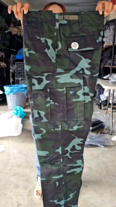 กางเกงลายทหารขายาว ลายพรางรุ่นเก่า งานแท้ สนใจดูขนาดไซส์ของเลือกที่ตะกร้าได้เลย
