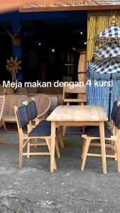 Meja Makan Dengan 4 Kursi Roxy Rotan Sintetis