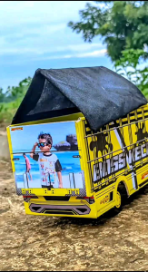 Miniatur truk bahan full kayu triplek Dengan livery cutting sticker finishing clear anti air