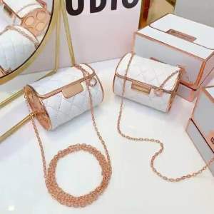 韩贝儿奢宠皮包柔雾口红(4支装) Han Beier Luxury Pet Leather Bag Soft Mist Lipstick 不沾杯，不掉色，送女朋友、送闺密的好选择，礼盒防水套装，颜值与实用并存～#口红推荐皮包口红 #仙女必备